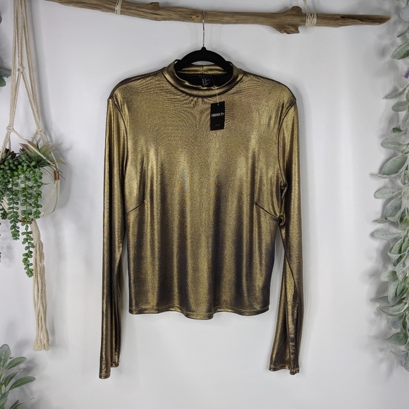 Forever 21 Tops - FOREVER 21+ gold metallic mock neck crop top 0513